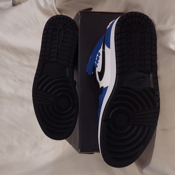 Air Jordan 1 mid se main image 4